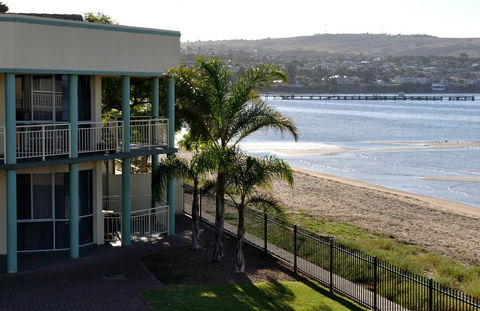 Hilton Beachfront Motel - Accommodation Rockhampton 40