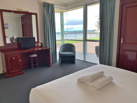 Hilton Beachfront Motel - Accommodation Rockhampton 14