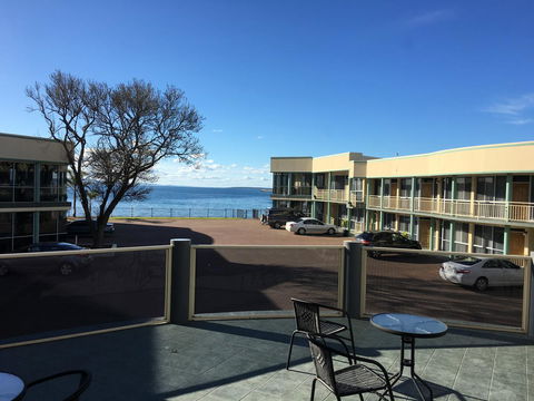 Hilton Beachfront Motel - Accommodation Rockhampton 22