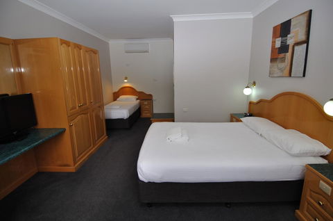 Hilton Beachfront Motel - Accommodation Rockhampton 36