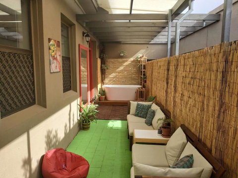 Diamond On Olive - Accommodation Rockhampton 0