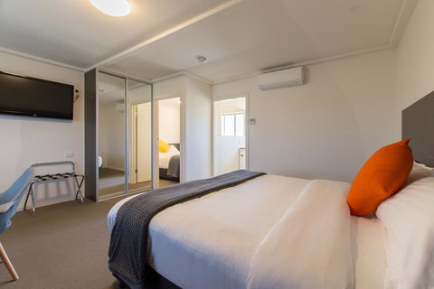 Mick O\'Sheas - Accommodation Rockhampton 14