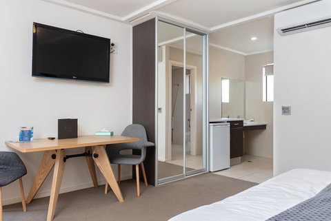 Mick O\'Sheas - Accommodation Rockhampton 1