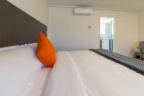 Mick O\'Sheas - Accommodation Rockhampton 15