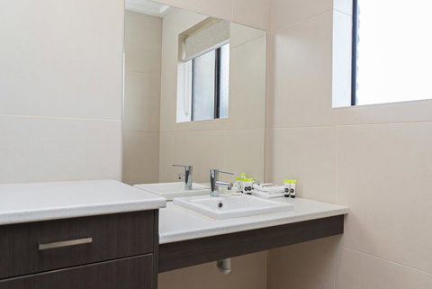 Mick O\'Sheas - Accommodation Rockhampton 2