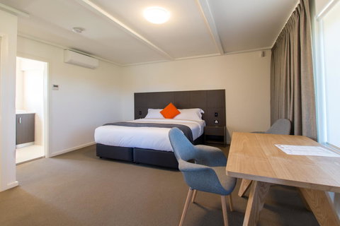 Mick O\'Sheas - Accommodation Rockhampton 29