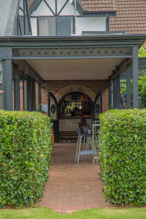Mick O\'Sheas - Accommodation Rockhampton 40