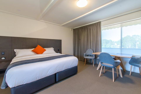 Mick O\'Sheas - Accommodation Rockhampton 16