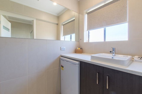 Mick O\'Sheas - Accommodation Rockhampton 26