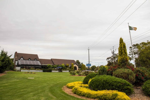 Mick O\'Sheas - Accommodation Rockhampton 35