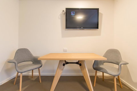 Mick O\'Sheas - Accommodation Rockhampton 13