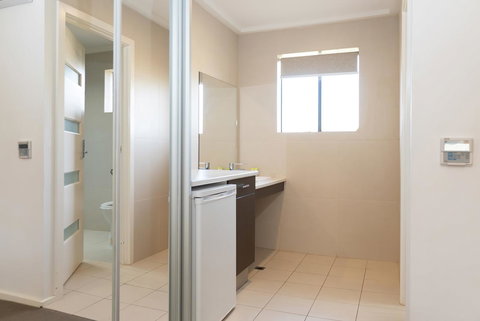Mick O\'Sheas - Accommodation Rockhampton 3