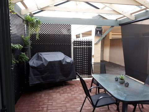 Townhouse On The Marina - Accommodation Rockhampton 5