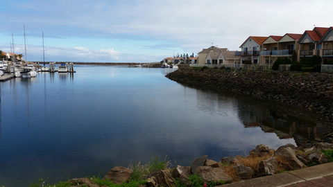 Townhouse On The Marina - Accommodation Rockhampton 14