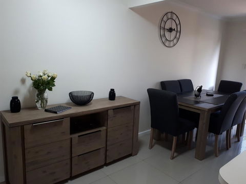 Townhouse On The Marina - Accommodation Rockhampton 2