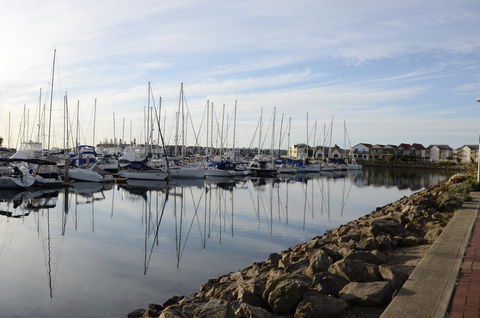 Townhouse On The Marina - Accommodation Rockhampton 13