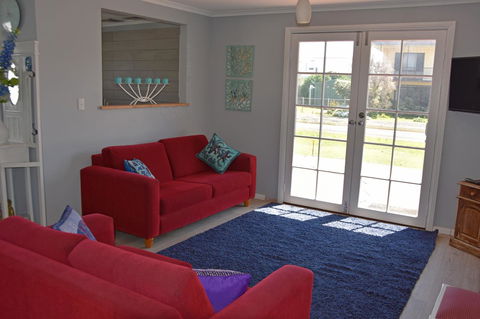 Beach Life Retreat - Accommodation Rockhampton 2
