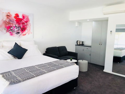 The Avenue Inn - Accommodation Rockhampton 0