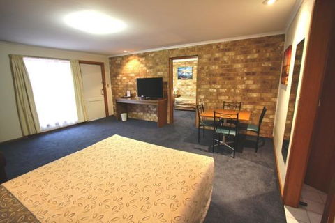 Clare Central - Accommodation Rockhampton 13