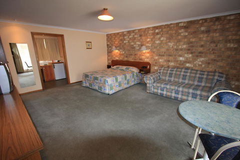 Clare Central - Accommodation Rockhampton 8
