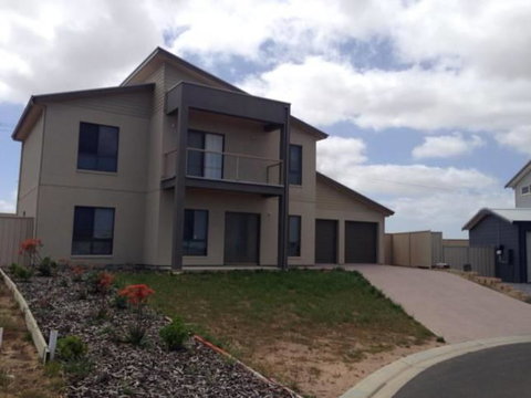 Relax On Par - Accommodation Rockhampton 0