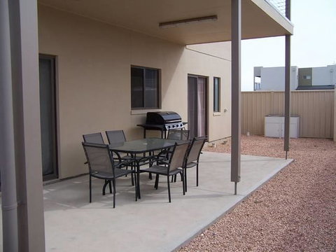 Relax On Par - Accommodation Rockhampton 10