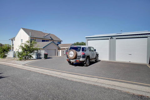 Bay Bliss - Accommodation Rockhampton 6