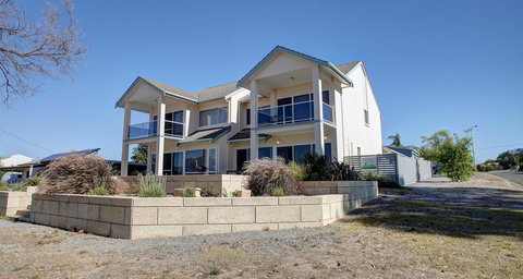 Bay Bliss - Accommodation Rockhampton 4