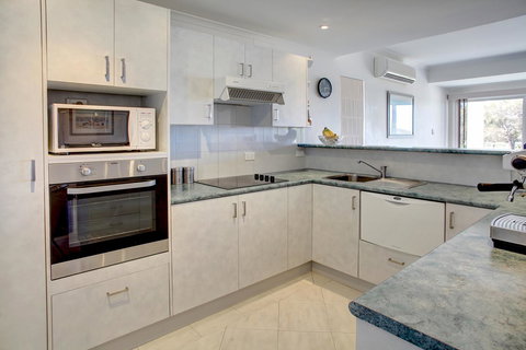 Bay Bliss - Accommodation Rockhampton 7