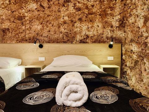 The Lookout Cave Underground Motel - Accommodation Rockhampton 2