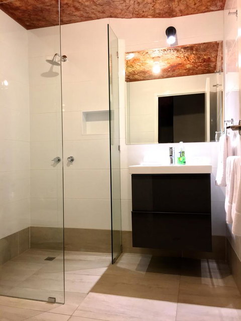 The Lookout Cave Underground Motel - Accommodation Rockhampton 11