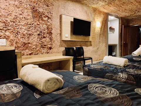 The Lookout Cave Underground Motel - Accommodation Rockhampton 3