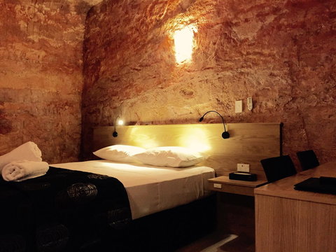 The Lookout Cave Underground Motel - Accommodation Rockhampton 0