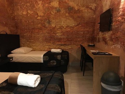 The Lookout Cave Underground Motel - Accommodation Rockhampton 12