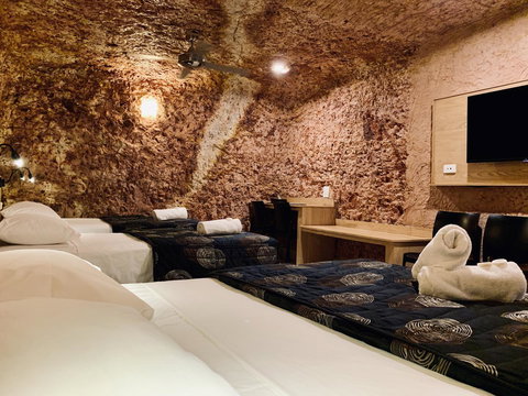 The Lookout Cave Underground Motel - Accommodation Rockhampton 5