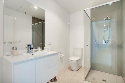 Light And Spacious, Stunning Views Of Adelaide - Accommodation Rockhampton 8