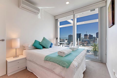 Light And Spacious, Stunning Views Of Adelaide - Accommodation Rockhampton 5
