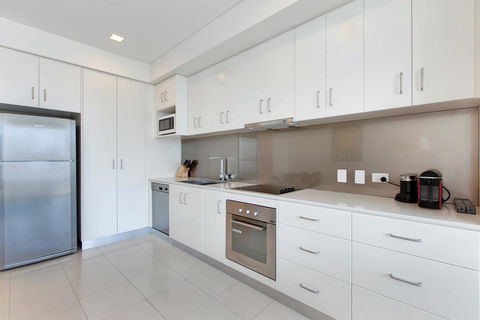 Light And Spacious, Stunning Views Of Adelaide - Accommodation Rockhampton 4