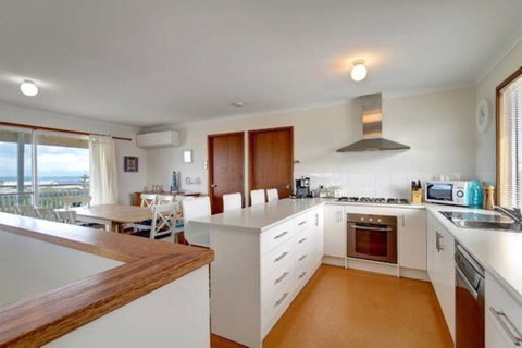 SeaWatch-Sea Views - Accommodation Rockhampton 3