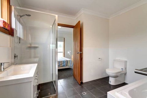 SeaWatch-Sea Views - Accommodation Rockhampton 8