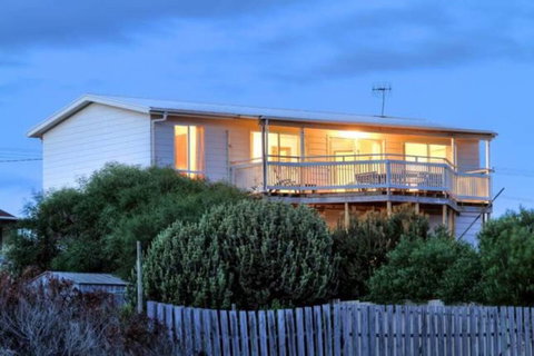SeaWatch-Sea Views - Accommodation Rockhampton 0