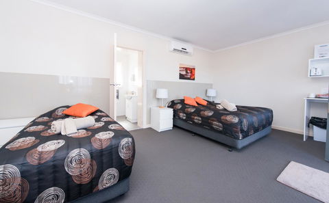 Blue Lake Motel - Accommodation Rockhampton 1