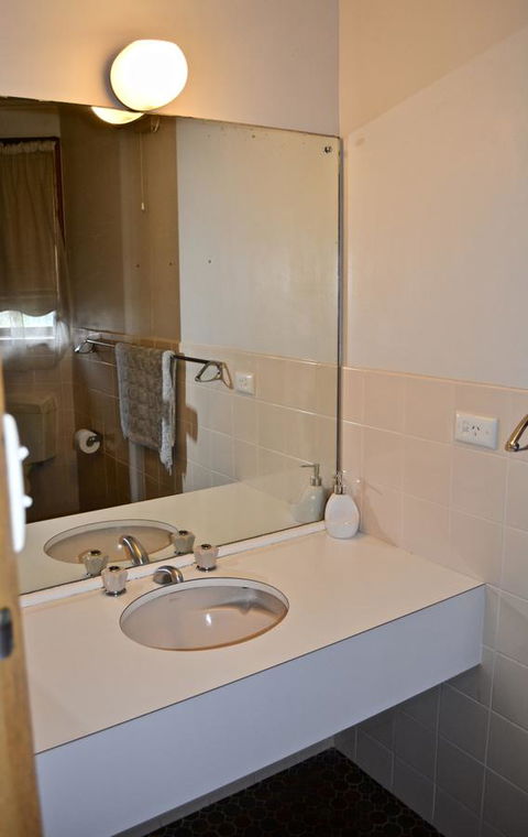 Dolphinview - Accommodation Rockhampton 8