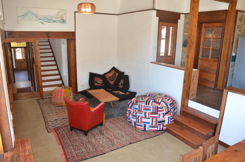 Of Stone & Wood Guesthouse - Accommodation Rockhampton 7