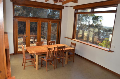 Of Stone & Wood Guesthouse - Accommodation Rockhampton 4