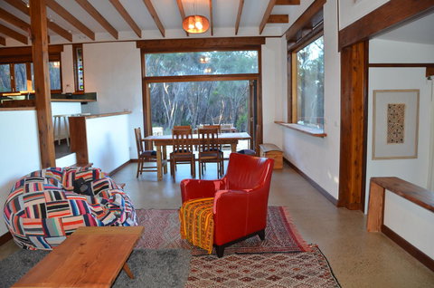 Of Stone & Wood Guesthouse - Accommodation Rockhampton 5