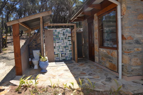 Of Stone & Wood Guesthouse - Accommodation Rockhampton 16