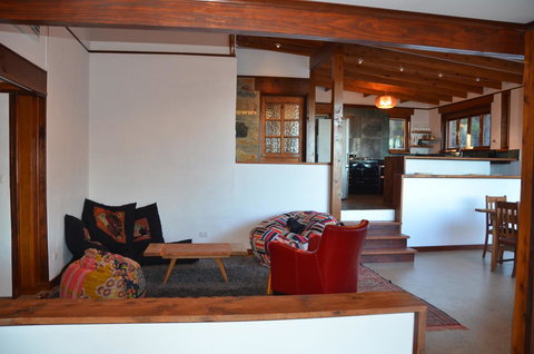 Of Stone & Wood Guesthouse - Accommodation Rockhampton 8