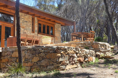 Of Stone & Wood Guesthouse - Accommodation Rockhampton 22