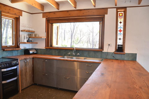Of Stone & Wood Guesthouse - Accommodation Rockhampton 10
